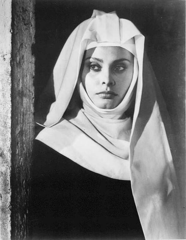 София Лорен в роли монахини. Фото / Sophia Loren. Photo