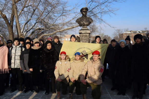 Юнармейцы города Абакана и военнослужащие ЦВО приняли участие в митинге в честь первого Героя России в Хакасии