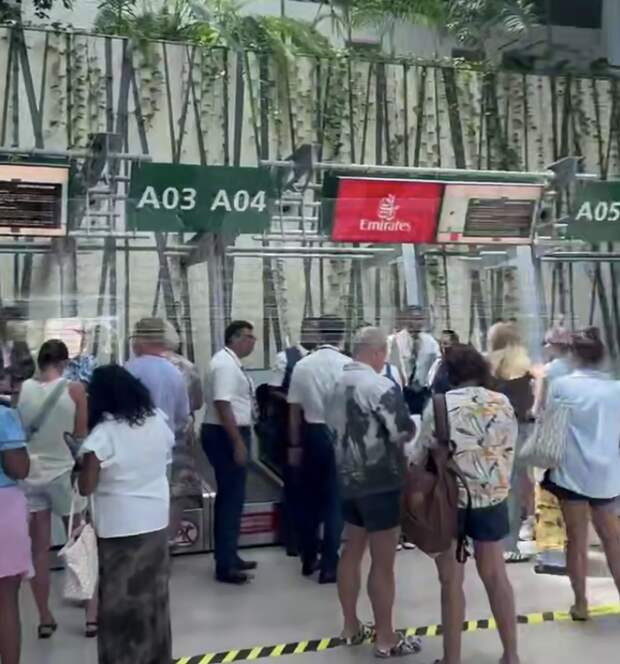 Baza: российских туристов, застрявших на Маврикии, выгнали на улицу