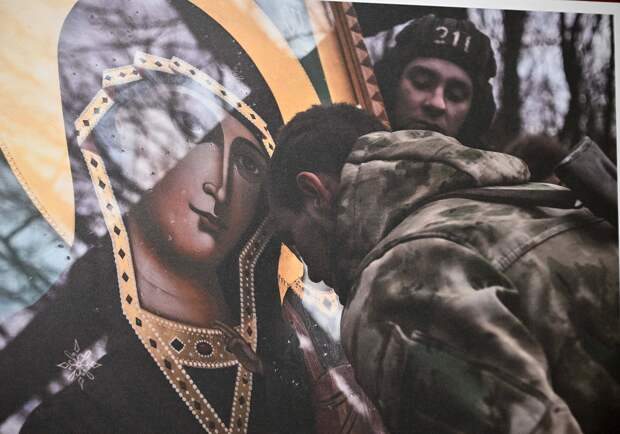 «Мы - армия страны, мы - армия народа»: в Госдуме открылась выставка, приуроченная ко Дню защитника Отечества