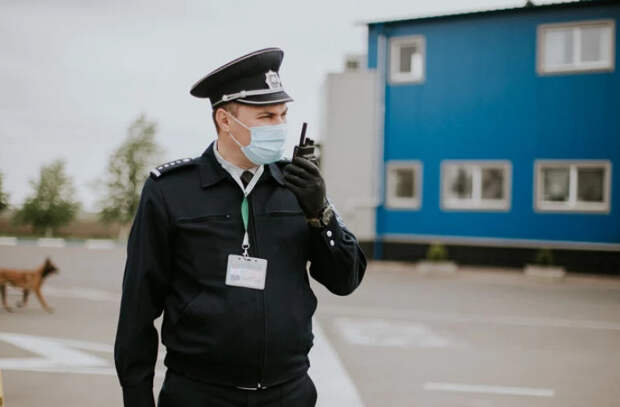 На таможне у гражданина Узбекистана обнаружены поддельные документы