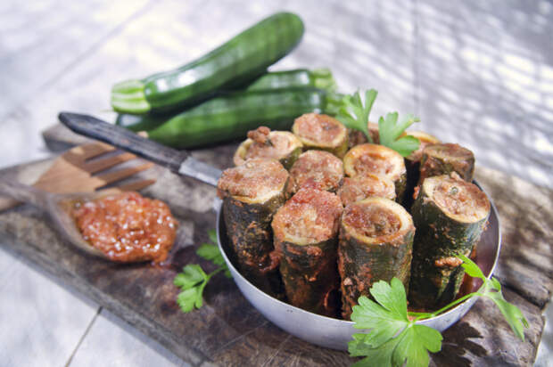 Очень вкусные кабачки с начинкой. \ Фото: segodnya.ua. Очень вкусные кабачки с начинкой. \ Фото: segodnya.ua.