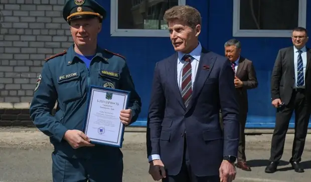 Олег Кожемяко поздравил сотрудников МЧС с наступающим профессиональным праздником