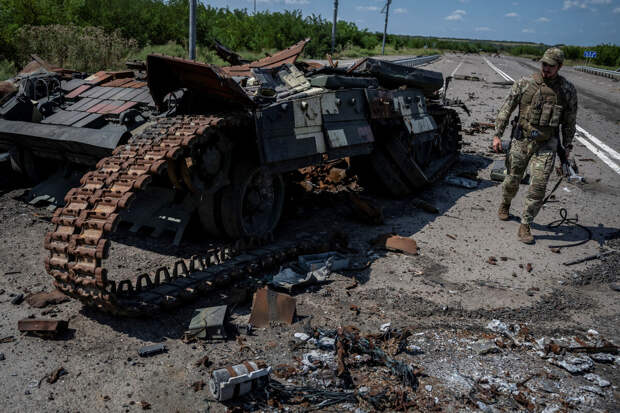 ТАСС: ВС РФ поразили под Харьковом состав с танками ВСУ, базу БПЛА и ж/д узлы