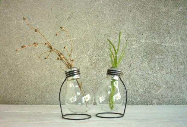 10. Конечно же, один из самых простых вариантов, не требующий усилий, это ваза декор, интересно, красиво, своими руками, старая лампочка, фото