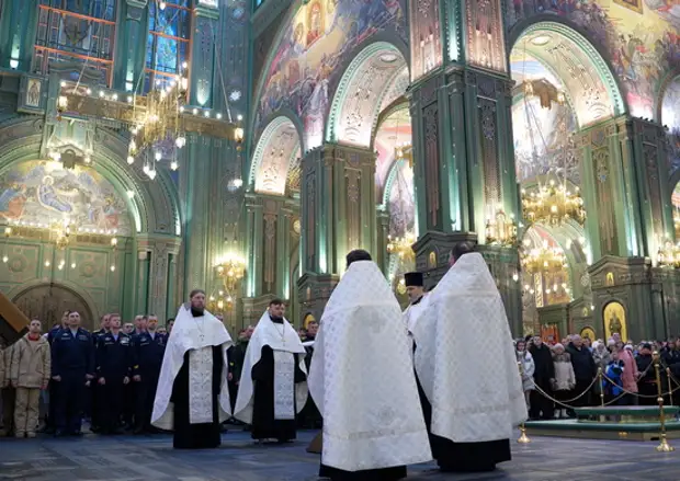 Молебен в храме Вооруженных с л