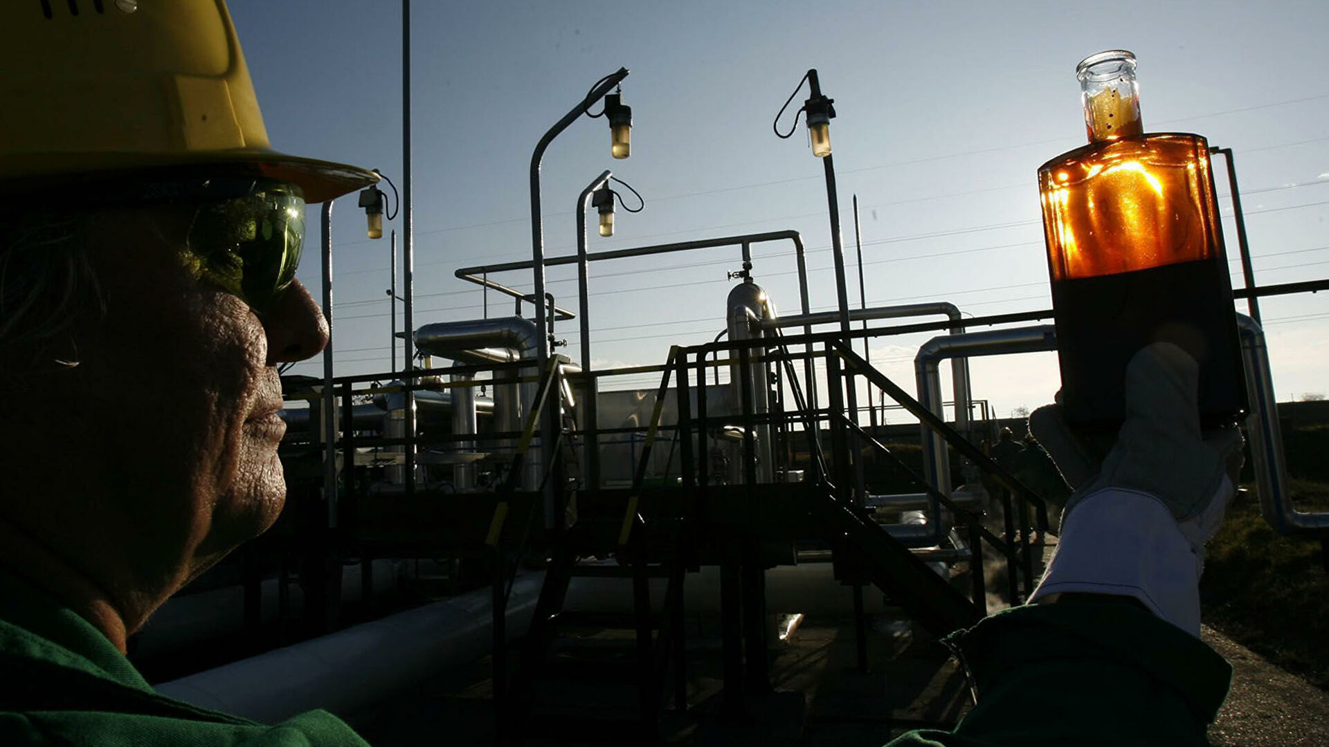 В Польше объяснили приостановку прокачки по нефтепроводу 