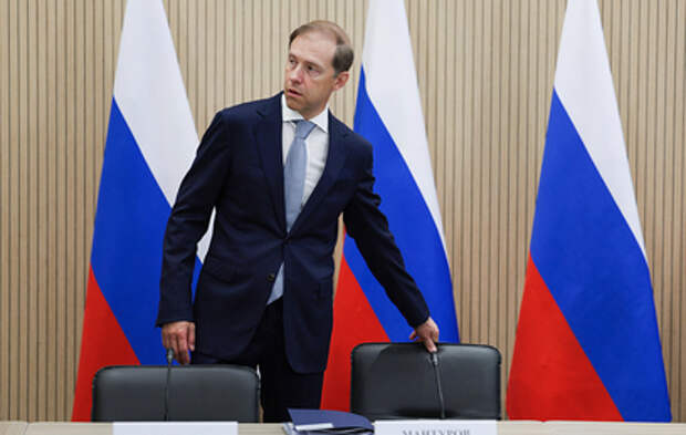 Путин включил Мантурова в Совбез России и убрал Якушева