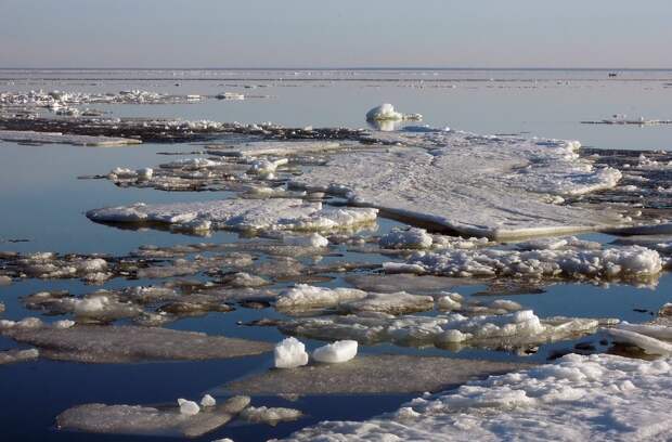 Якутских охотников призвали воздержаться от использования лодок во время ледохода