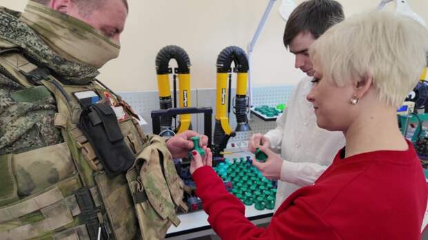 Крымские бойцы высоко оценили народное производство деталей для сбросов на полуострове