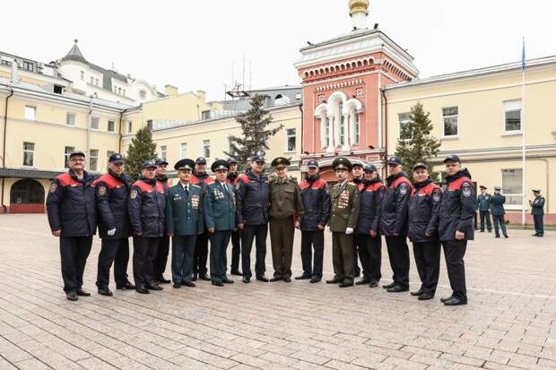 Пожарные Москвы отметили профессиональный праздник