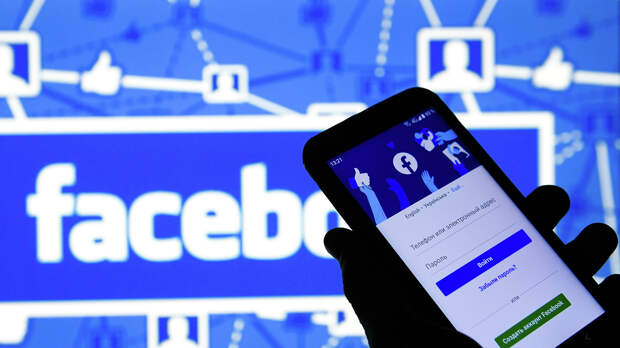 Приложение социальной сети Facebook в мобильном телефоне Приложение социальной сети Facebook в мобильном телефоне - РИА Новости, 1920, 08.04.2021