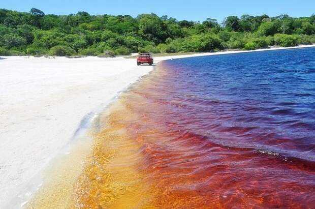 Освежись! Необычное кока-кола озеро в Бразилии привлекает туристов со всего мира