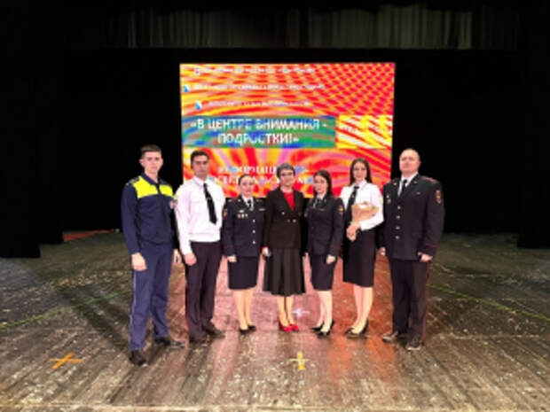 В Севастополе сотрудники полиции провели для старшеклассников второе мероприятие в рамках просветительской акции «В центре внимания – подростки!»