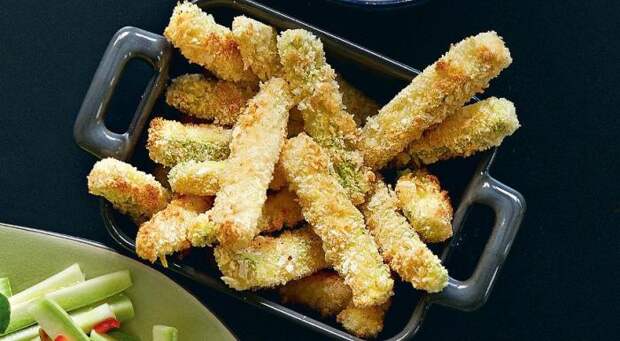 Палочки из кабачков в хрустящей панировке. \ Фото: gastronom.ru. Палочки из кабачков в хрустящей панировке. \ Фото: gastronom.ru.