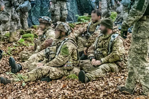 Британский эксперт: командование ВСУ не пытается вывести солдат из Угледара, обрекая их на гибель