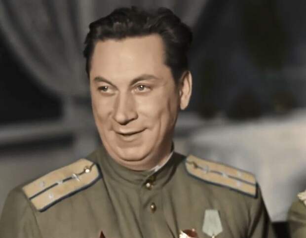 Актер Василий Меркурьев
