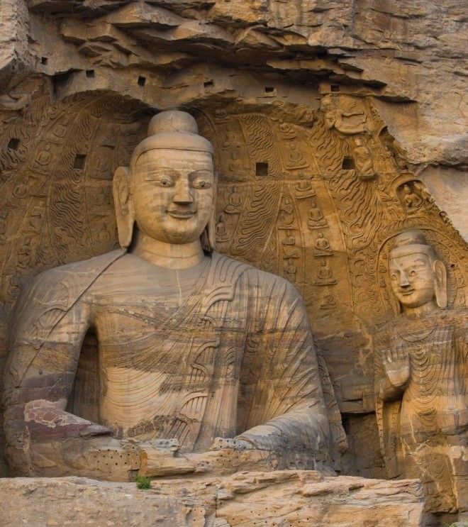 Гроты Юньган (Yungang Shiku) - комплекс из 252 рукотворных пещер в 16 км к юго-востоку от китайского города Датун, провинция Шаньси. Содержит до 51 000 изображений Будды, некоторые из которых достигают 17 метров в высоту. Гроты Юньган Yungang Shiku комплекс из 252 рукотворных пещер в 16 км к юговостоку от китайского города Датун провинция Шаньси Содержит до 51 000 изображений Будды некоторые из которых достигают 17 метров в высоту Скульптуры интересное скалы