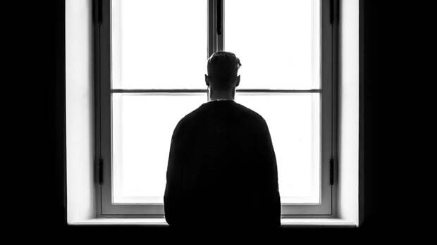 PLOS One: молодые люди чувствуют одиночество даже при активной социальной жизни