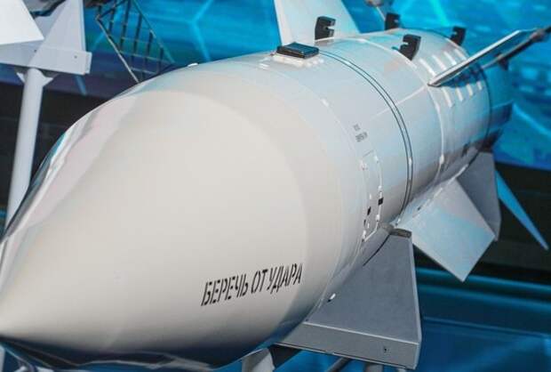 Судя по всему, на Украину начали прибывать истребители F-16. Первая партия должна состоять из двадцати самолетов. Но Киев испугается их использовать в бою, ведь у ВС РФ есть такое оружие, как Р-37М.