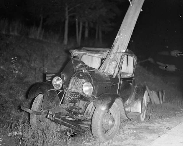 Трагичные и нелепые автомобильные аварии Бостона в 1930-х годах. Фотограф Лесли Джонс