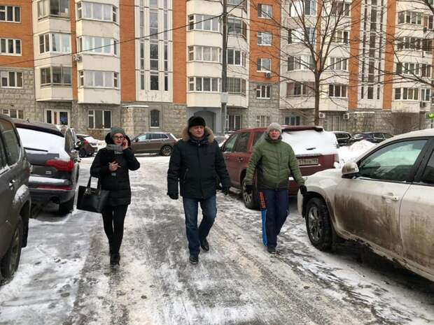 Обход / фото: страница главы управы Виктора Коля в социальной сети