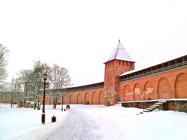 Зимний Новгород. Дневная прогулка вдоль заснеженных стен крепости. Красота великого города.
