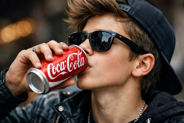 Исследование связало сладкие напитки с ростом тревожности у подростков