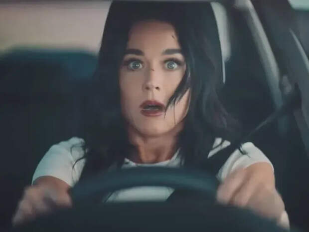 Кэти Перри в клипе Bandaids