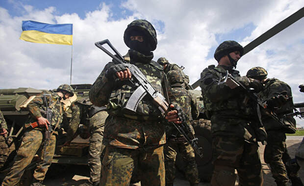 Украинские военные на линии разграничения в Донбассе Украинские военные на линии разграничения в Донбассе