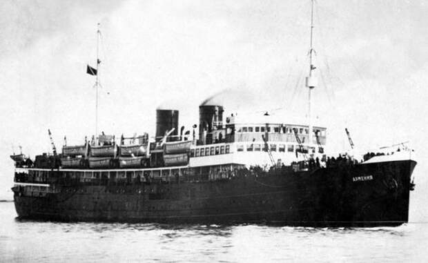 На фото: советское санитарное судно "Армения", 1941