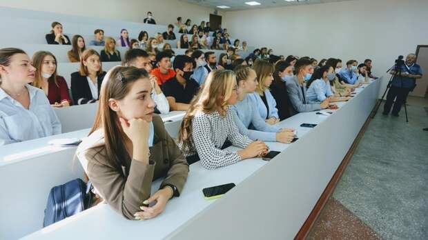 В России выступили с инициативой отменить дипломные и курсовые работы для студентов