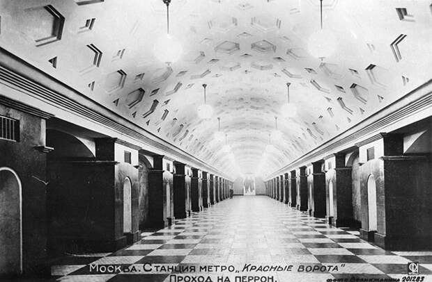 Как выглядело московское метро 80 лет назад