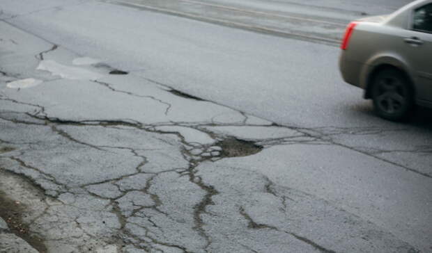 «Огромные выбоины и просадки»: прокуратура ужаснулась дорогой в Воскресенском