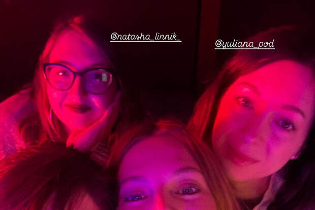 Певица Наталья Подольская показала редкое фото с сестрами