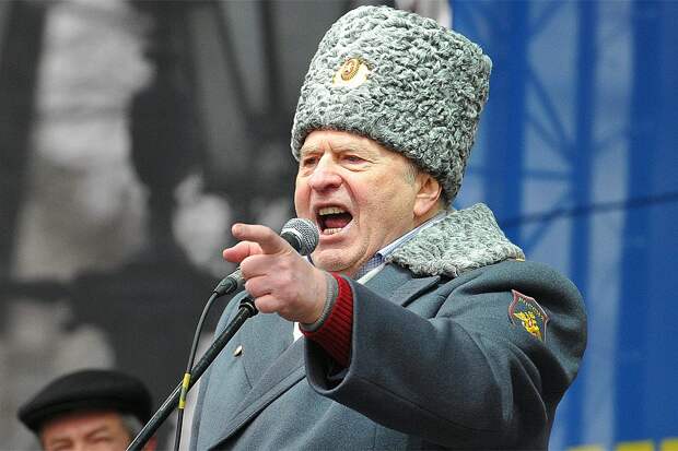 В случаях, подобных провокации британских ВМС в российских водах, нужно немедленно открывать огонь по...