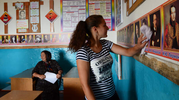 Высокая миссия дежурства: Минпросвещения объяснило роль уборки в школах