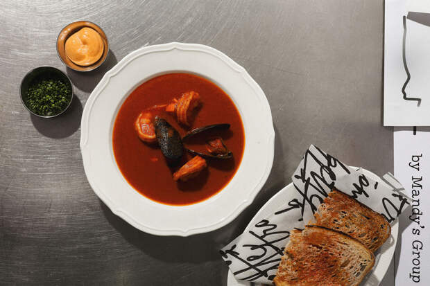 Буйабес a la Trompette, гренки, соус rouille