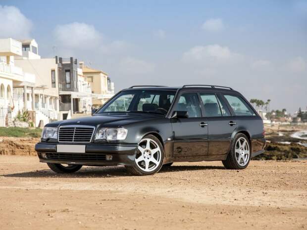 В этом универсале Mercedes-Benz E36 AMG семь посадочных мест