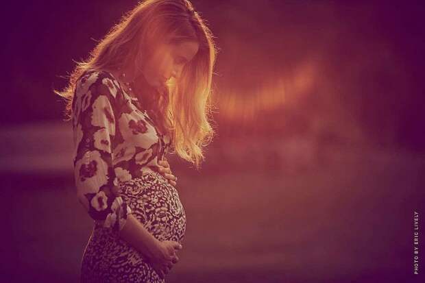 Чтобы рассказать публике о своей беременности от Райана Рейнольдса актриса Блейк Лавли снялась в трогательной фотосессии, чем завоевала множество лайков в интернете. 