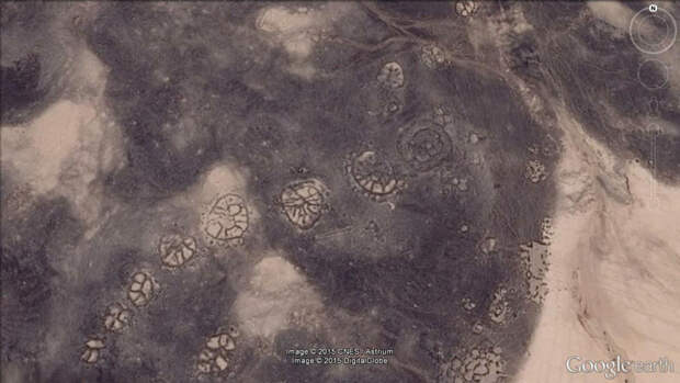 3. Найденные в Иордане геоглифы демонстрируют восход солнца во время зимнего солнцестояния Google Карты, вокруг света, интересное, открытия