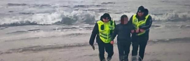 Тонущего подростка спасли в Актау