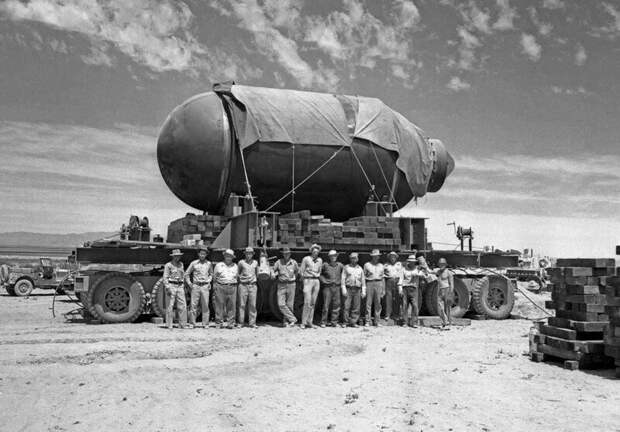 Перед первым ядерным взрывом, 16 июля 1945 года, США