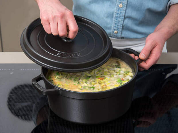 Добавляем соду, накрываем крышкой и даем настояться. ¦Фото: yandex.ru. Добавляем соду, накрываем крышкой и даем настояться. ¦Фото: yandex.ru.