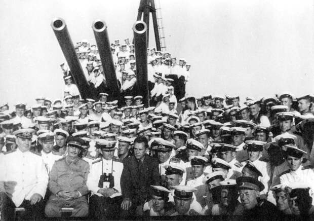 Сталин на крейсере "Молотов". 1947 г. Снимок генерал-лейтенанта Н.C. Власика.