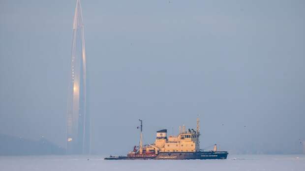 Российские ледоколы помогают судам, застрявшим во льдах в Финском заливе