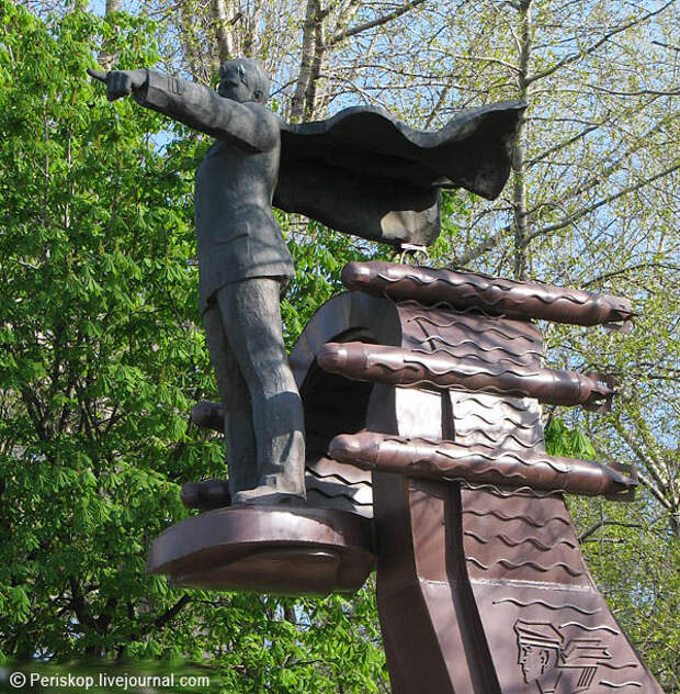 Фрагмент памятника Маринеско
