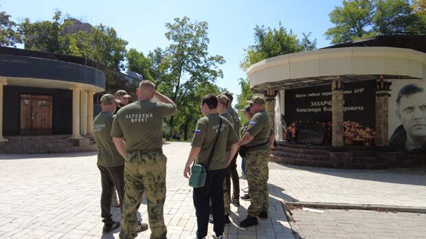 Сводная группа Молодёжного крыла Народного фронта из 11 регионов вернулась из Донбасса, где помогала жителям