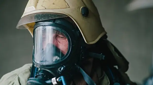 В Сургуте эвакуировали ТЦ после пожара на мебельном складе