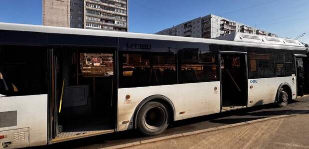 В Великом Новгороде первоклассника чуть не задавил маршрутный автобус